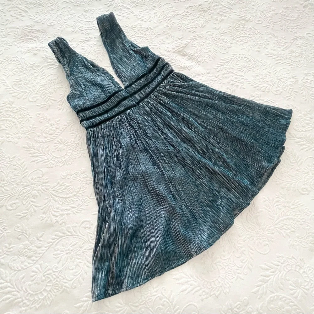 NWOT Lulus Smokeshow Teal Metallic Mini Dress Small - Picture 7 of 10